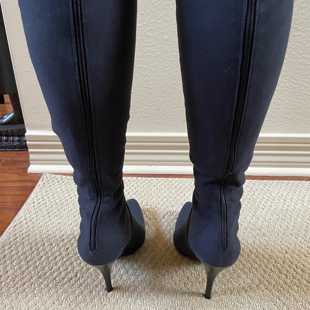 Sexy BCBGirls-Max Azria Black Knee High Boots (8.5) - Picture 4 of 7